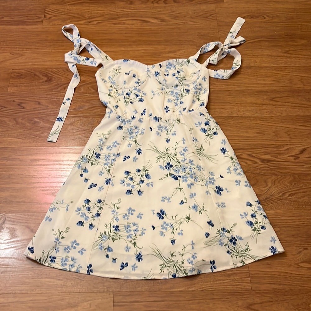 commense white and blue floral dress with tie straps, size xs
